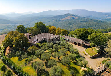 Corps de ferme avec jardin et piscine 4