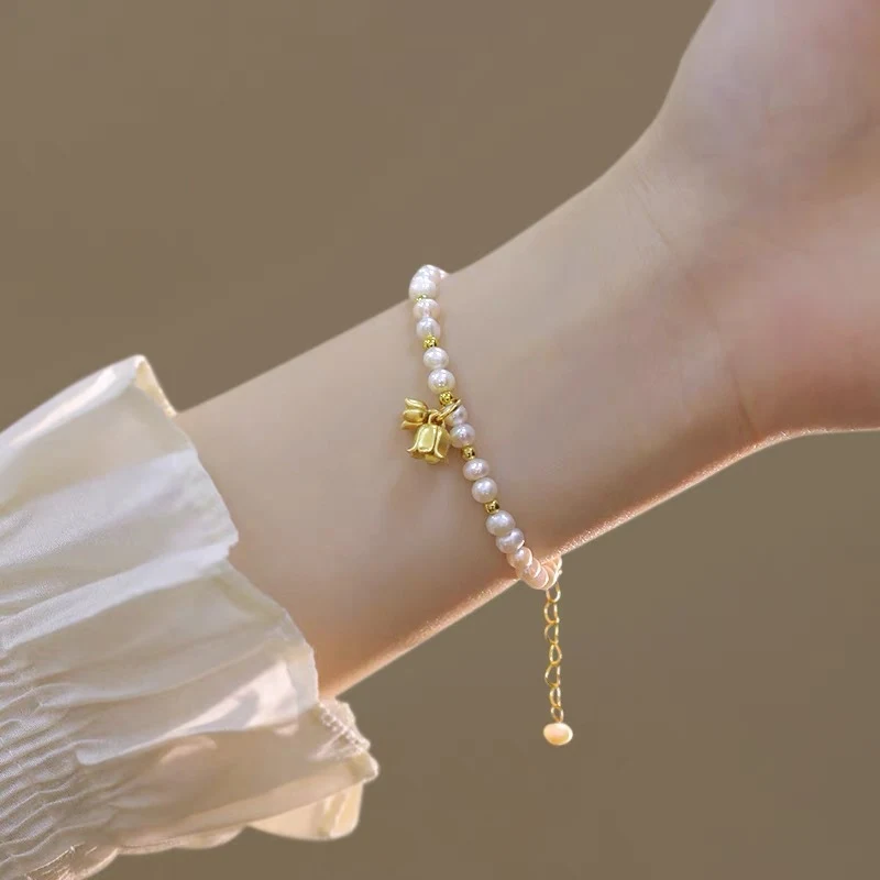 Bracelet Pendentif Lys en Perles Naturelles Exquises, Sensation Haut de Gamme, Un Bijou Élégant et Raffiné pour Toutes Occasions