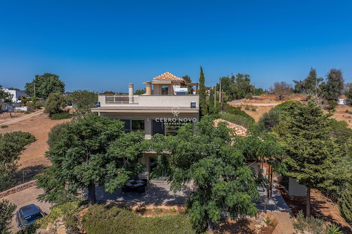Maison contemporaine avec piscine et jardin 5