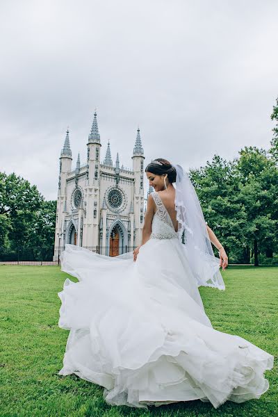 Fotógrafo de casamento Elya Godlevskaya (elya). Foto de 27 de março 2021