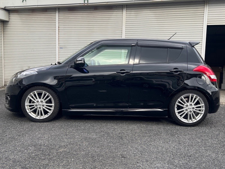 スイフトスポーツのスイスポ・ZC32S・低そうで低くない少し低い車・車高調・TANABEに関するカスタム事例の投稿画像1枚目
