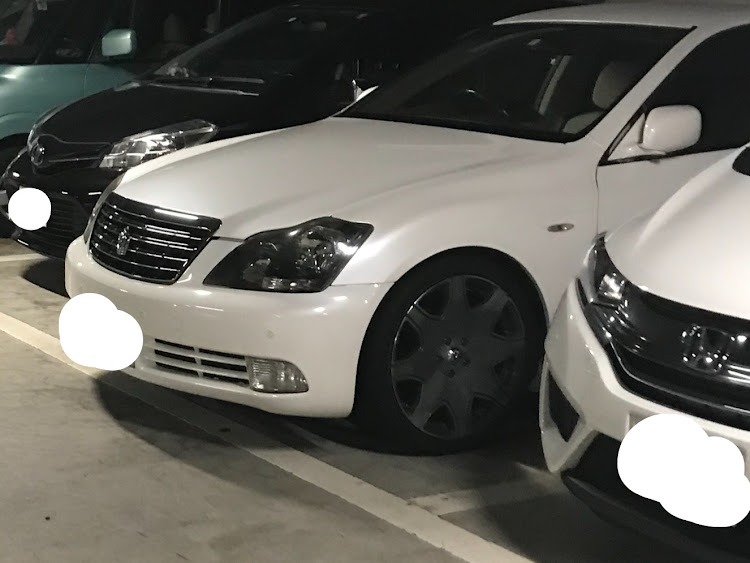 クラウンロイヤルのドライブ・エムズガレージ・レッドメモリーに関するカスタム事例の投稿画像1枚目