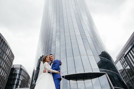 Fotógrafo de casamento Dmitriy Mikhaylovich (serfenday). Foto de 13 de outubro 2016