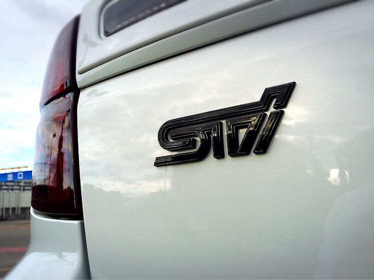 レガシィツーリングワゴンのSTI・エンブレム・ブラックに関するカスタム事例の投稿画像1枚目
