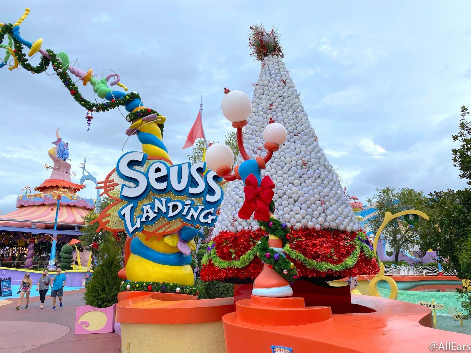 2020-reopening-universal-orlando-seuss-landing-whoville-christmas-decorations-10-scaled