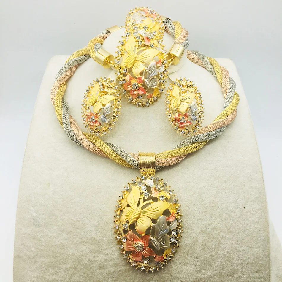 Sieradenset Ketting Oorbellen Armbanden Ring. Schitterende set voor elke gelegenheid. Het perfecte cadeau voor dames. Stijlvol en elegant.