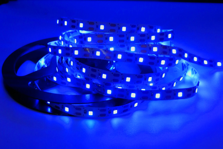 Barra de luz plástica luminosa Ilumine ambientes com intensidade personalizável. Instalação simples e rápida. Perfeita para decoração.