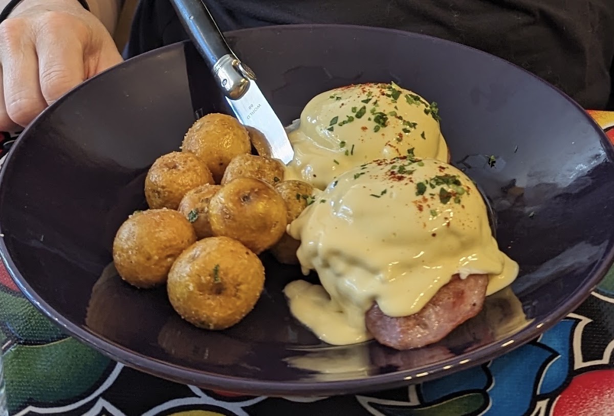 Arepas benedict with potatoes