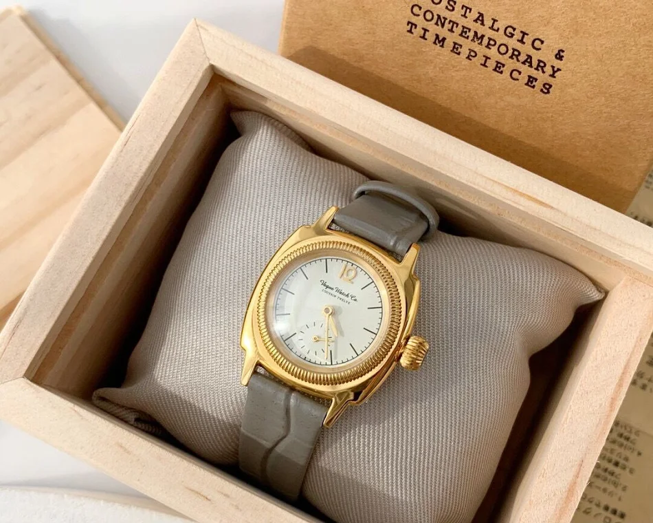 Schlichte Unisex Damen- und Herrenuhr für jeden Anlass. Einfaches Design, klare Anzeige. Alltagstauglich und bequem zu tragen.