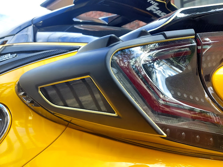 C-HRの11月もよろしくお願いします・世界に一台しかないオンリーワン車・DIY・紅葉に関するカスタム事例の投稿画像8枚目