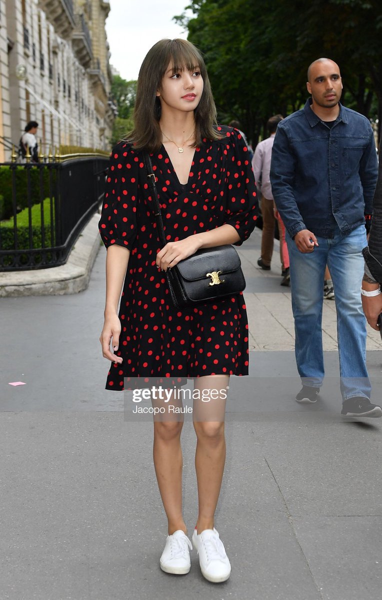 BLACKPINK's Lisa Is A Vision In Black Walking The Streets Of Paris ...