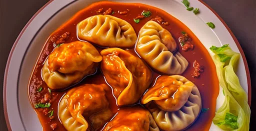 Luscious Gravy Veg Momos [6 Pcs]