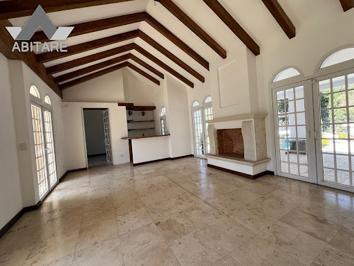 Maison avec piscine et jardin 5