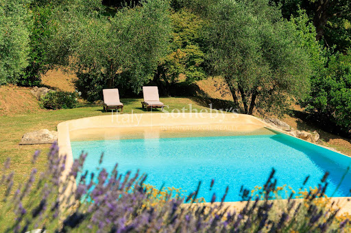 Villa with pool 3
