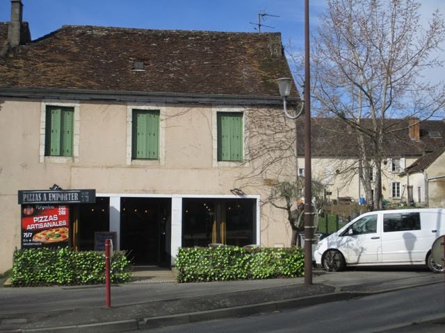 Vente maison  250 m² à Saint-Yrieix-la-Perche (87500), 165 900 €