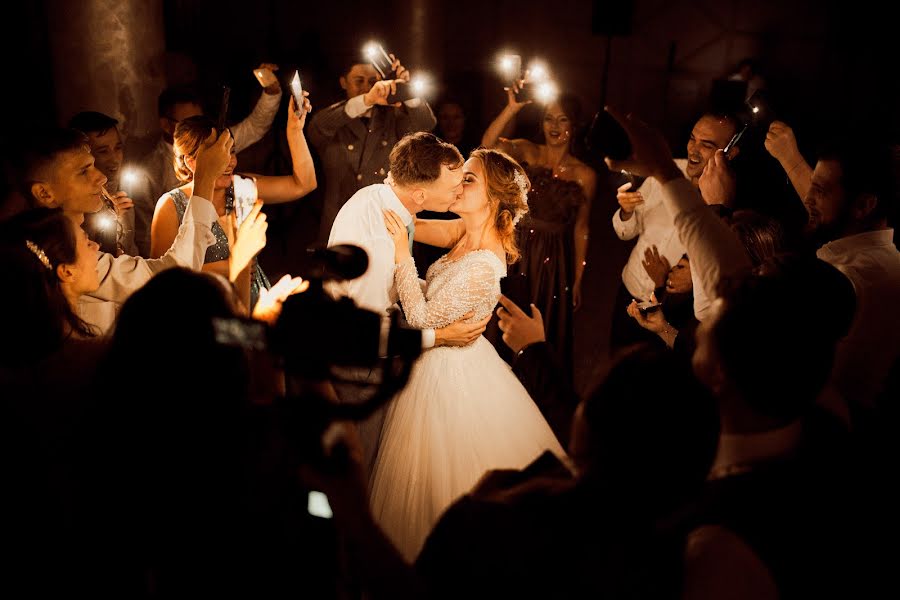 Fotógrafo de casamento Vladut Tiut (tvphoto). Foto de 24 de setembro 2021