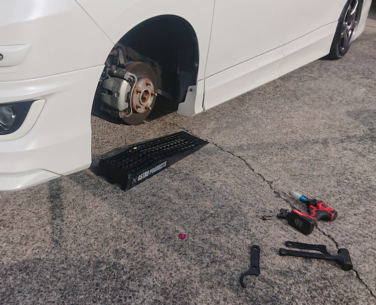 ノアのあけましておめでとうございます・今年もよろしくお願いします・車バカ・車高調整・本末転倒に関するカスタム事例の投稿画像3枚目