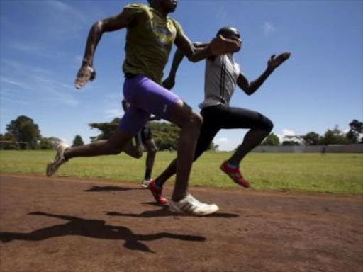 Athletes sprint during a training session on a dirt track in the town of Iten in western Kenya, November 13, 2015. Picture taken November 13, 2015. Photo/Reuters