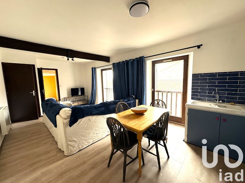 Location meublée appartement 2 pièces 51 m² à Lamothe-Montravel (24230), 650 €