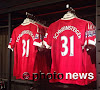 Schweinsteiger trakteert op United-shirts