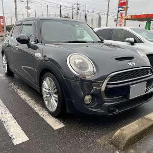 MINI 5ドア F55