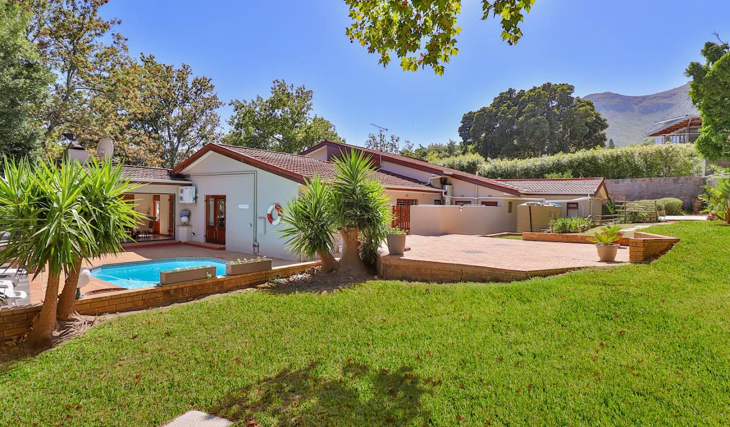 House with pool and garden Stellenbosch