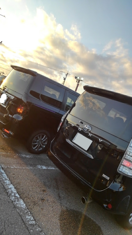 ヴォクシーのコラボ撮影・ヴォクシー・初コラボ！！・エムズガレージに関するカスタム事例の投稿画像2枚目