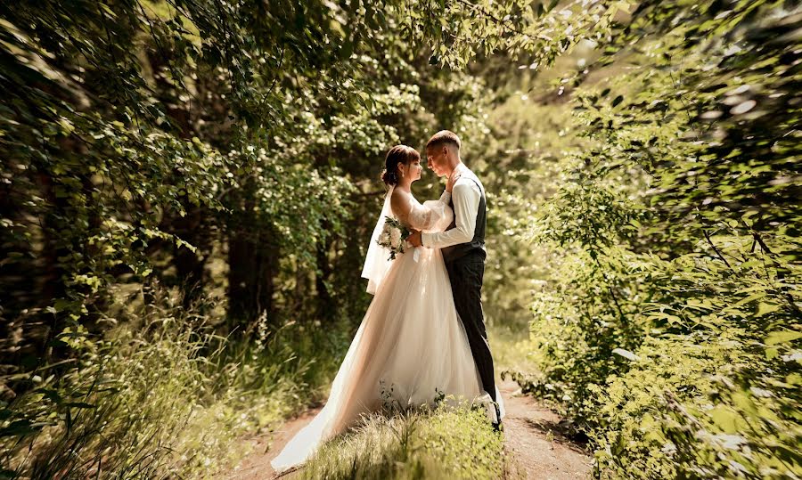 Fotógrafo de casamento Maksim Ilin (max86). Foto de 9 de dezembro 2021