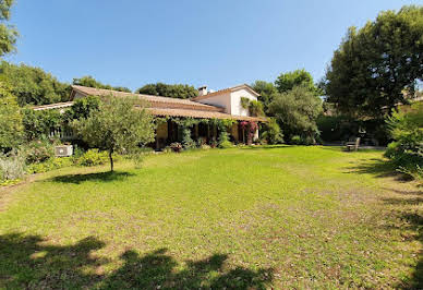 Villa with pool and terrace 5