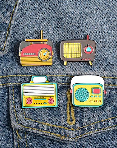 Cartoon radio recorder broche. Luis - 1