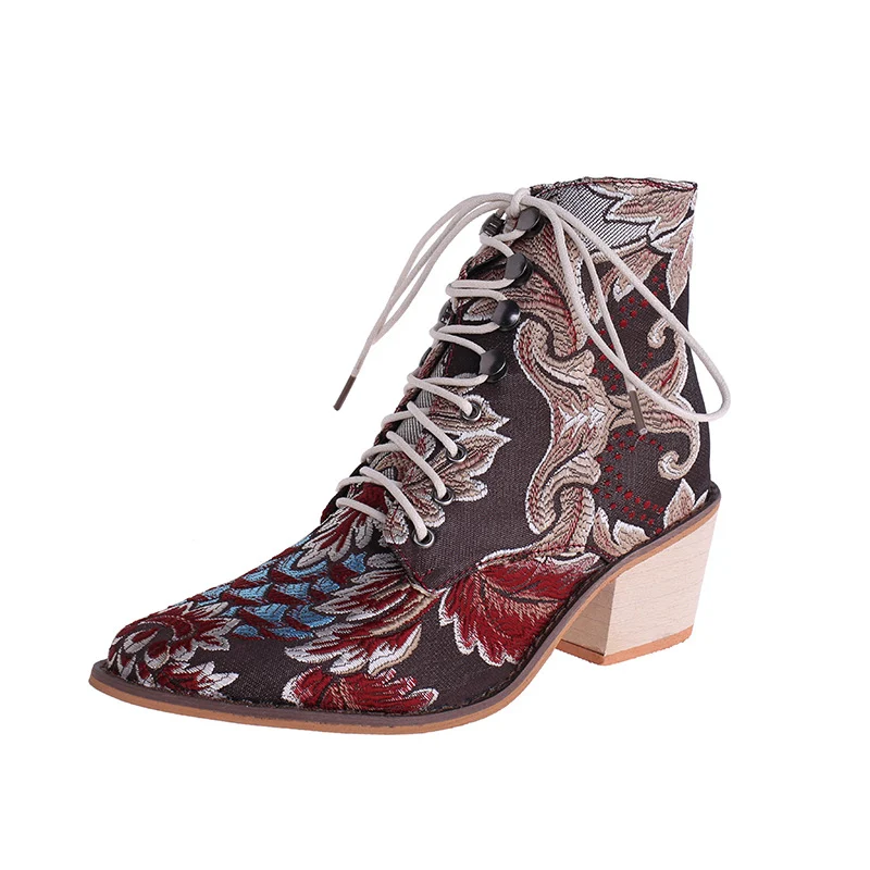 Sapatos femininos de salto grosso e bico fino plus size. Conforto e elegância para mulheres que buscam estilo e sofisticação.