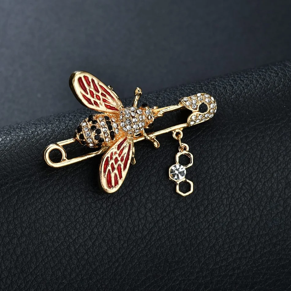 Gepersonaliseerde bijenbroche, een uniek cadeau voor natuurliefhebbers. Ontwerp je eigen broche en voeg een vleugje eigenzinnigheid toe aan je stijl.