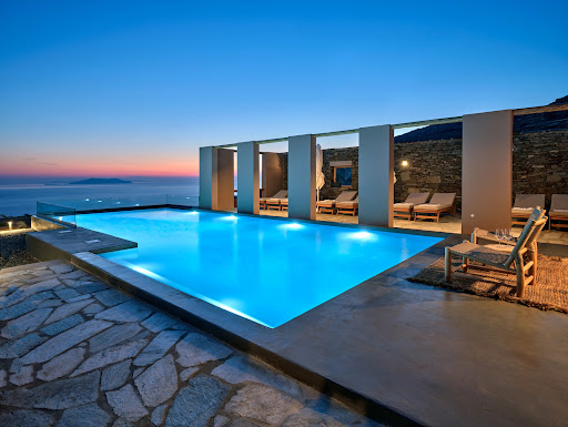 Villa avec piscine et jardin 1