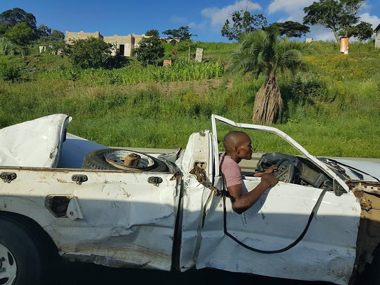 An accident-damaged bakkie, with it’s missing parts crammed into the bin, was spotted during a seaside cruise by a Gauteng holiday-maker on Boxing Day.