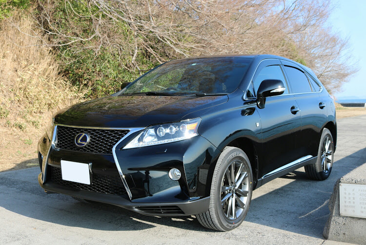 RXの斜め前・マークレビンソン・212ブラック・F-sports・タイヤ交換に関するカスタム事例の投稿画像1枚目