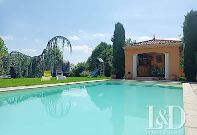 Villa avec piscine et jardin 4