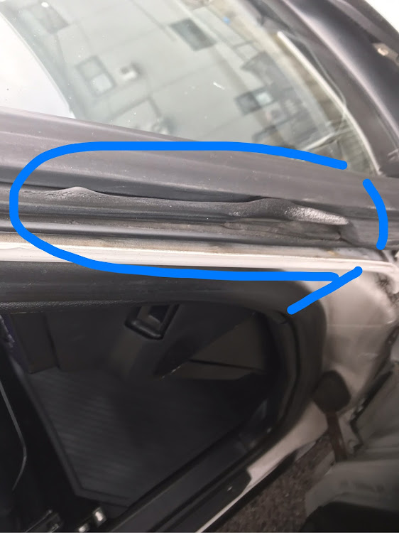 スプリンタートレノのスプリンタートレノ・AE86・運転側ドアの内ゴム？・交換完了に関するカスタム事例の投稿画像2枚目