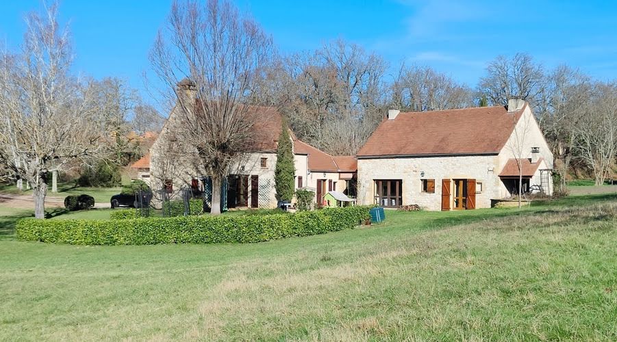 Vente propriété 10 pièces 215 m² à Gourdon (46300), 420 000 €