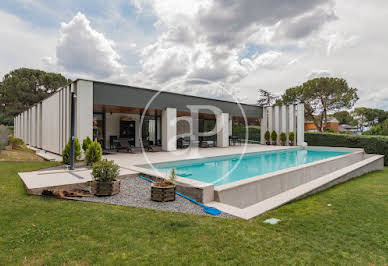 Maison avec piscine et terrasse 3