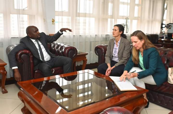 Transport CS Kipchumba Murkomen with World Bank representatives in his officer on November 14, 2022/ Photo Handout.