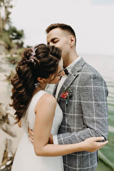 Wedding photographer Karina Ostapenko (karinaostapenko). Photo of 24 November 2019