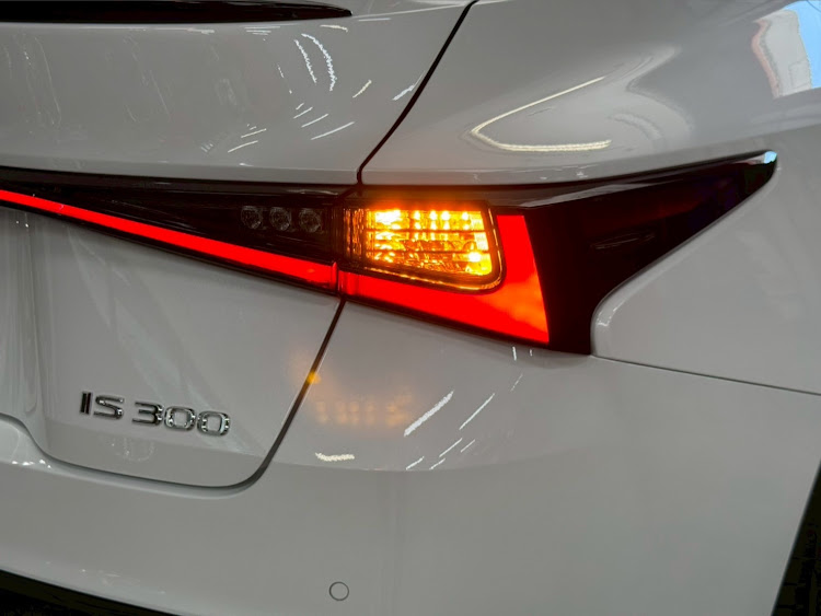 ISのLEXUS・IS300・Fスポーツ・LC・LSに関するカスタム事例の投稿画像4枚目