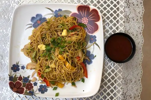 Butter Garlic Chicken Noodles [750 Ml]