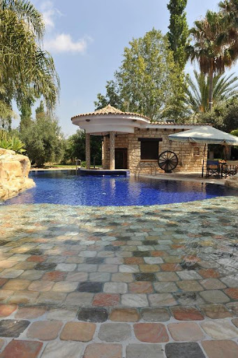 Maison avec piscine et jardin 3