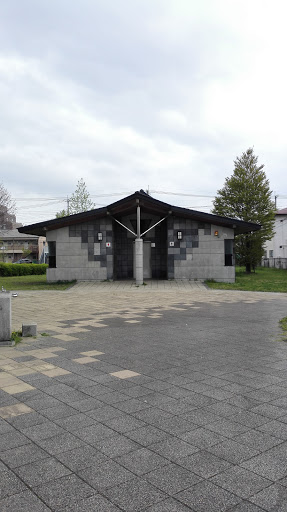 今泉中央公園　モザイクタイルの建物