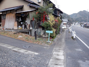 遠見山登山道入口（左へ）