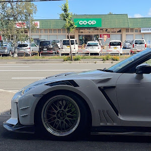 NISSAN GT-R