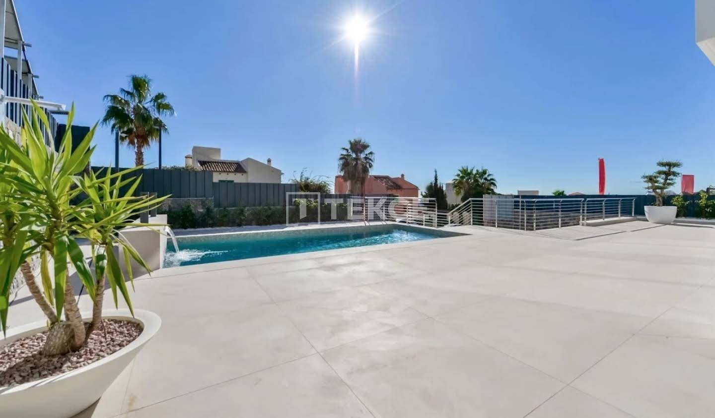 House with pool and terrace Alicante