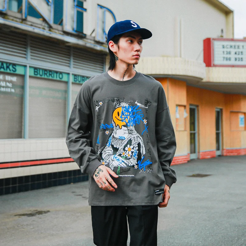 T-shirt a maniche lunghe largo per coppia Hip Hop. Comfort e stile urbano per lui e lei. Perfetto per un look casual e alla moda.