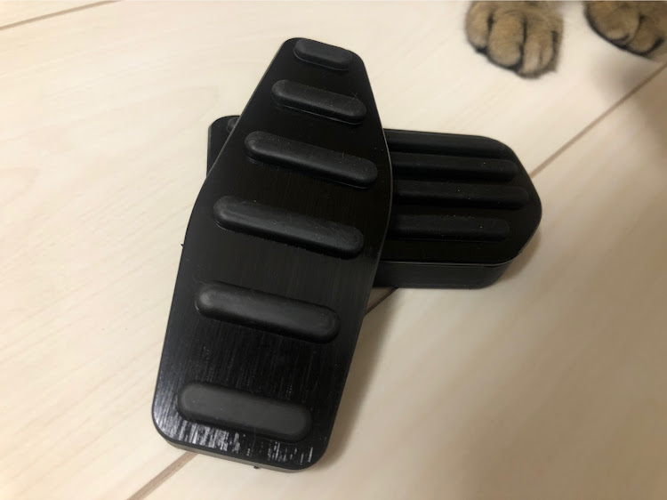 JIMMiさんが投稿した新車納車待ち・新車購入・ジムニーのある生活・ジムニー女子・ブレーキペダルカバーに関するカスタム事例の投稿画像1枚目